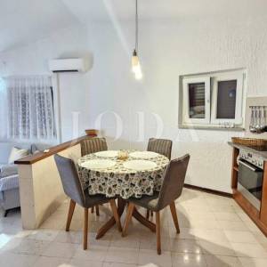 Selce stan sa okućnicom i parkingom blizu mora