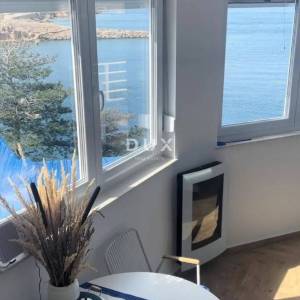 SENJ, OKOLICA - apartman prvi red do mora