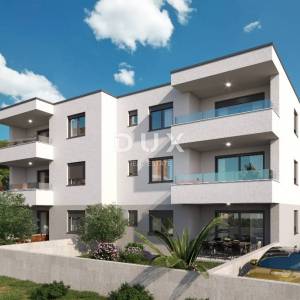ŠIBENIK, BRODARICA – Novogradnja, 2S+DB, 2 parkinga, vrt, terasa
