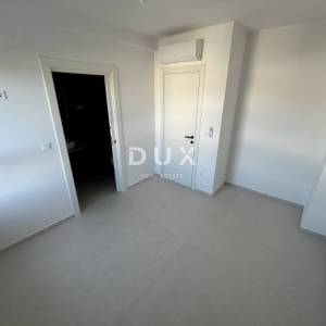 ŠIBENIK, VODICE – Luksuzni stan u blizini plaže s pogledom na more