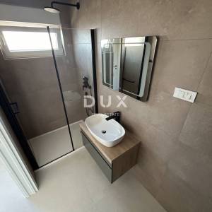 ŠIBENIK, VODICE – Luksuzni stan u blizini plaže s pogledom na more