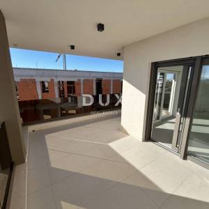 ŠIBENIK, VODICE – Luksuzni stan u blizini plaže s pogledom na more