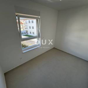 ŠIBENIK, VODICE – Luksuzni stan u blizini plaže s pogledom na more