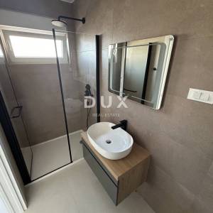 ŠIBENIK, VODICE – Luksuzni stan na top lokaciji, blizina plaže