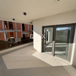 ŠIBENIK, VODICE – Luksuzni stan na top lokaciji, blizina plaže