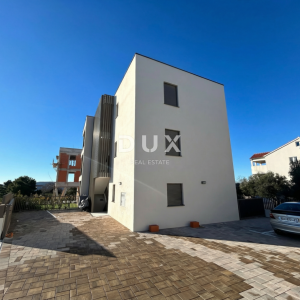 ŠIBENIK, VODICE – Luksuzni stan na top lokaciji, blizina plaže