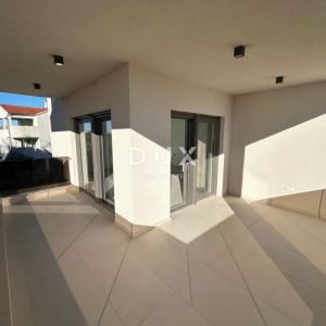 ŠIBENIK, VODICE – Luksuzni stan na top lokaciji, blizina plaže