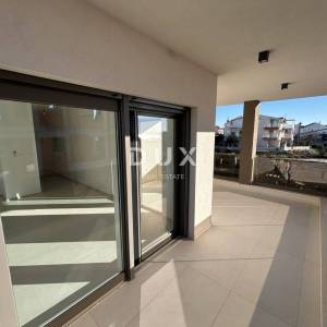 ŠIBENIK, VODICE – Luksuzni stan na top lokaciji, blizina plaže