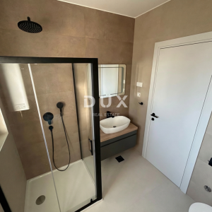 ŠIBENIK, VODICE – Luksuzni stan na top lokaciji, blizina plaže