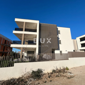 ŠIBENIK, VODICE – Luksuzni stan na top lokaciji, blizina plaže