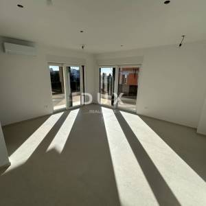 ŠIBENIK, VODICE – Luksuzni stan na top lokaciji, blizina plaže