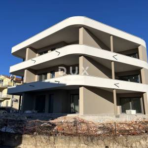 ŠIBENIK, VODICE – Penthouse s liftom, minutu od plaže