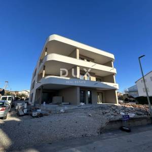 ŠIBENIK, VODICE – Penthouse, lift, pogled na more, 100m od plaže