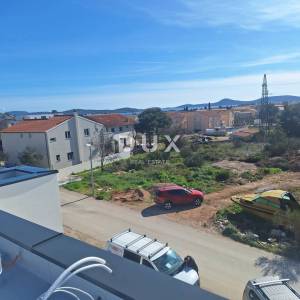 ŠIBENIK, VODICE – Samostojeća moderna vila s bazenom u izgradnji