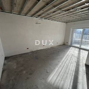 ŠIBENIK, VODICE – Stan uz plažu s pogledom na more i liftom