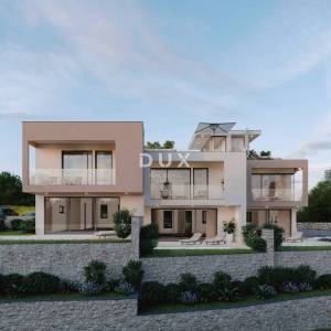 ŠIBENIK, VODICE – Triplex s krovnom terasom, bazenom i top pogledom