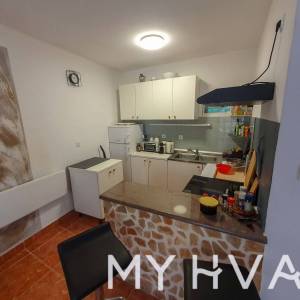 Skrivena kamena kuća u Jelsi