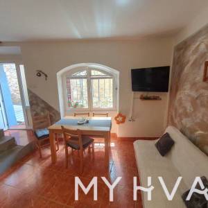 Skrivena kamena kuća u Jelsi