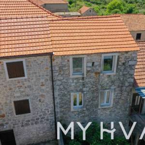 Skrivena kamena kuća u Jelsi