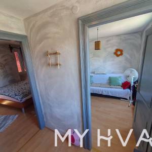 Skrivena kamena kuća u Jelsi