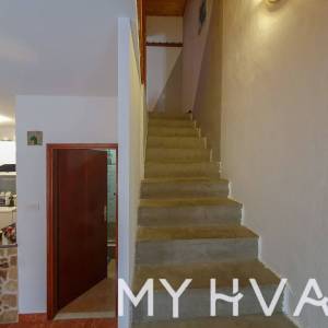 Skrivena kamena kuća u Jelsi