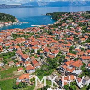 Skrivena kamena kuća u Jelsi