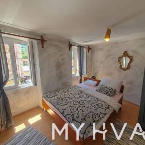 Skrivena kamena kuća u Jelsi