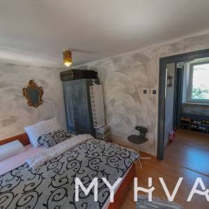 Skrivena kamena kuća u Jelsi