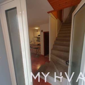 Skrivena kamena kuća u Jelsi