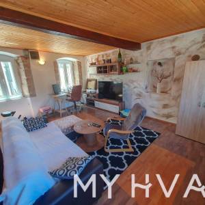 Skrivena kamena kuća u Jelsi