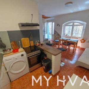 Skrivena kamena kuća u Jelsi