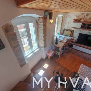 Skrivena kamena kuća u Jelsi