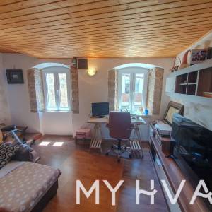 Skrivena kamena kuća u Jelsi