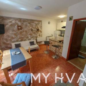 Skrivena kamena kuća u Jelsi