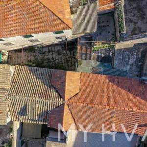 Skrivena kuća na Rivi u Jelsi