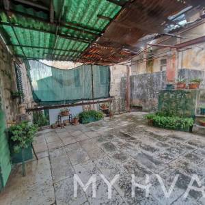 Skrivena kuća na Rivi u Jelsi