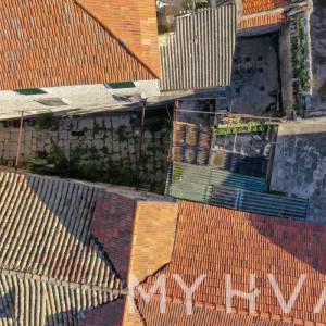 Skrivena kuća na Rivi u Jelsi