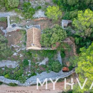 Skrivene kamene kolibe u Mudrom Dolcu