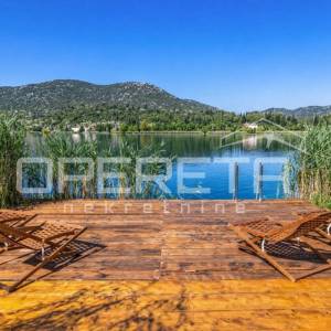 Stan na samoj obali Baćinkih jezera, Baćina, Ploče