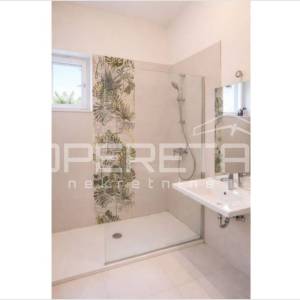 Stan na samoj obali Baćinkih jezera, Baćina, Ploče