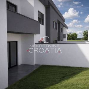 STAN, PRIZEMLJE S VLASTITIM DVORIŠTEM/ VRTOM; PRETPRODAJA!