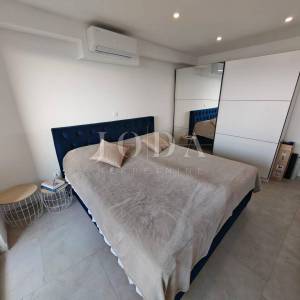 Stan s krovnom terasom i bazenom