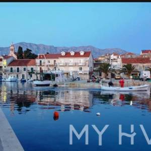 Stan sa konobom u centru Sućurja