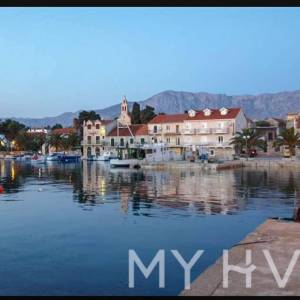 Stan sa konobom u centru Sućurja