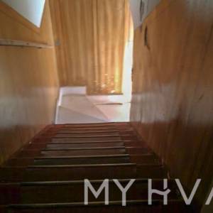 Stan sa konobom u centru Sućurja