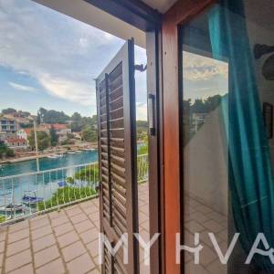 Stan u kući prvi red do mora