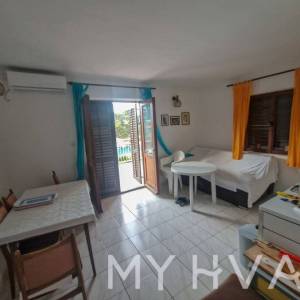 Stan u kući prvi red do mora