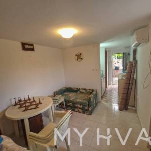 Stan u kući prvi red do mora