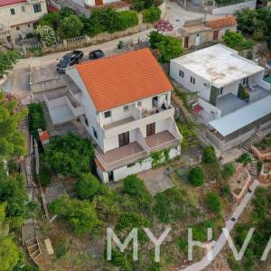 Stan u kući prvi red do mora