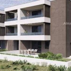 Stan u novogradnji sa dva garažna mjesta i vrtom, blizina centra grada i mora, - Stan D (PENTHOUSE)